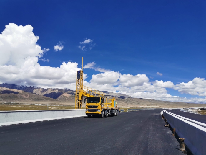 J9集团桥梁检测车助力雅安高快检建