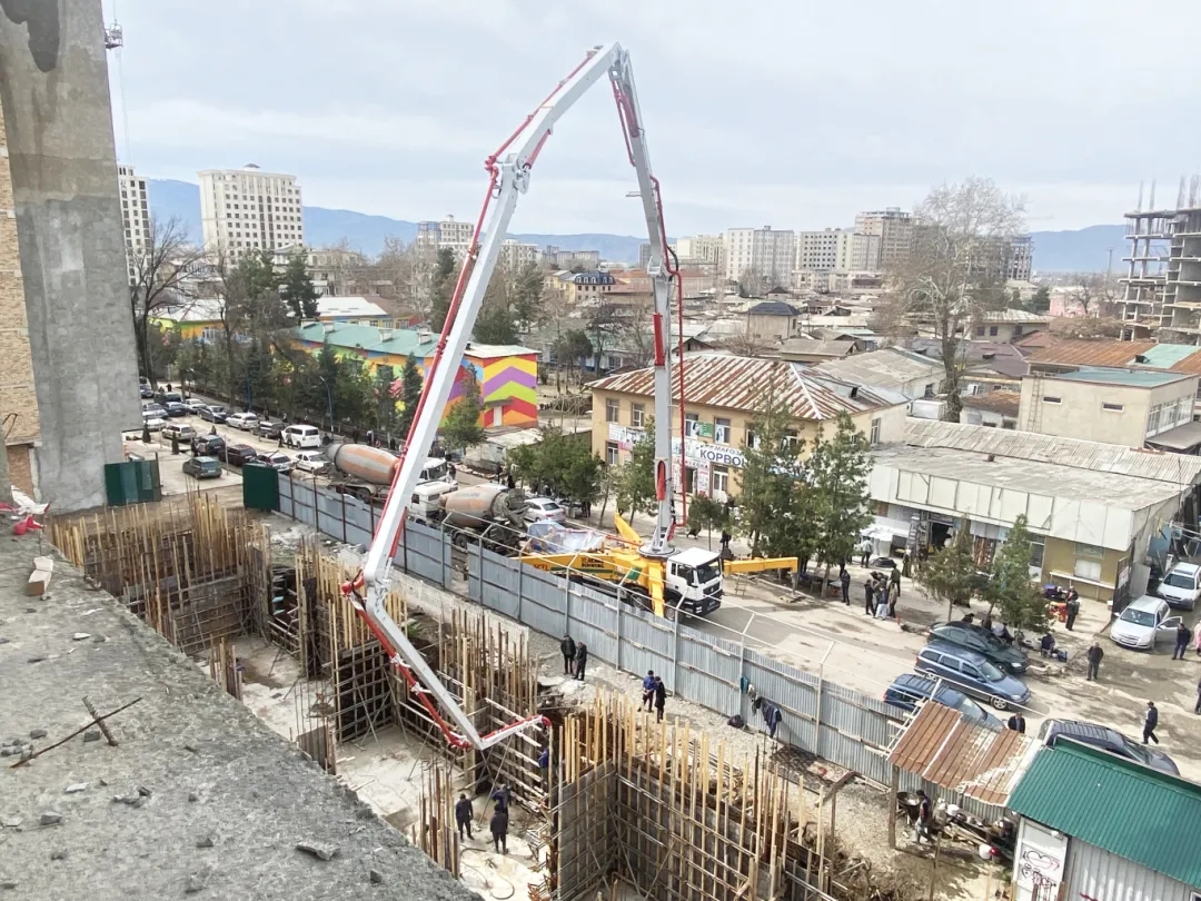 筑梦“蓝海”！J9集团泵车“圈粉”中亚！