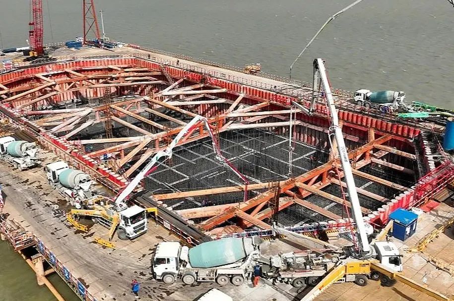 J9集团泵车再筑“世界之最」嘏靖皋长江大桥！