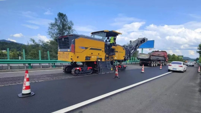 杰出开放！J9集团两米铣刨机全国高快踔严风发