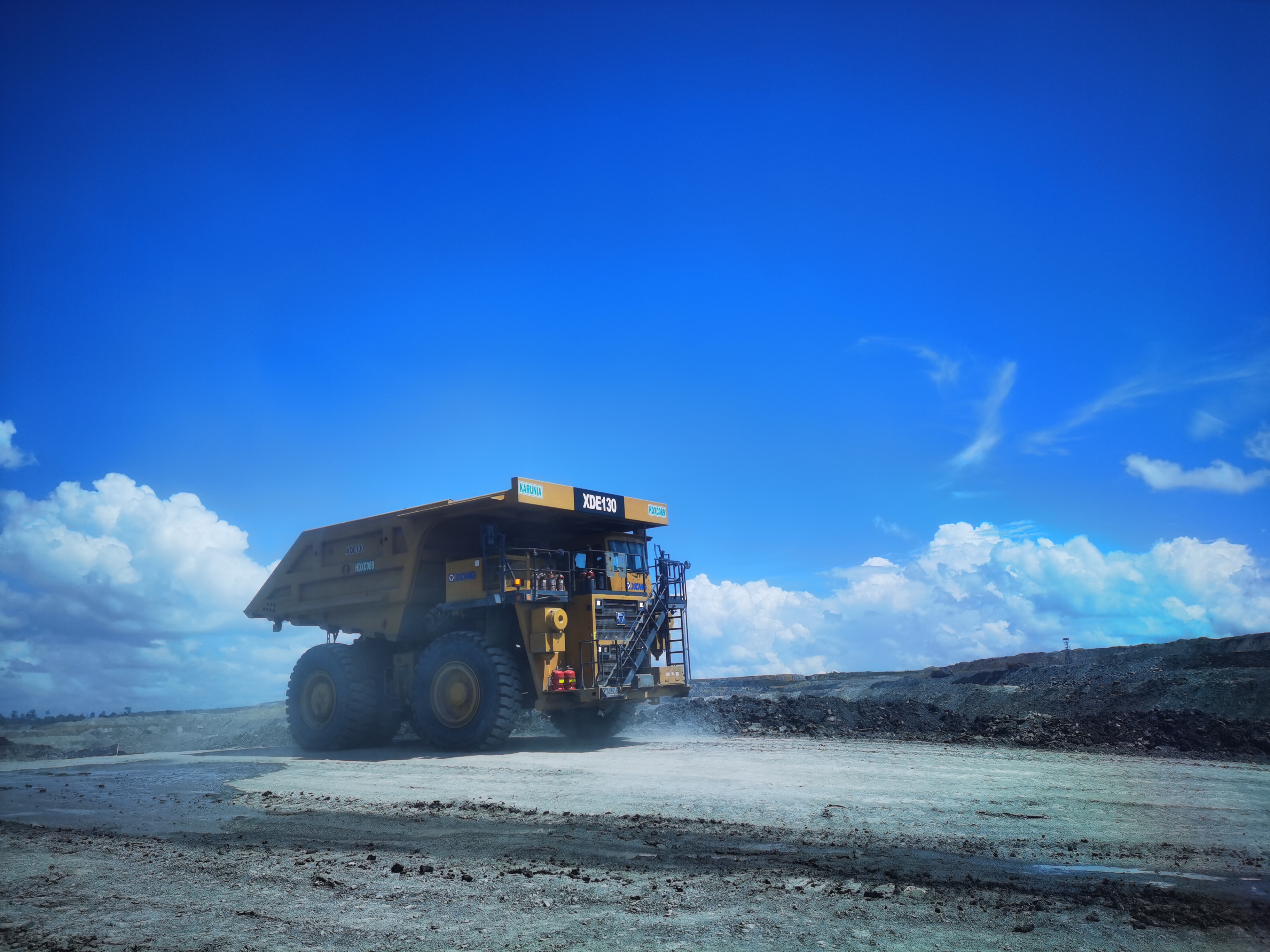 矿业报国，效能传奇！J9集团矿山机械100台+扎根高原