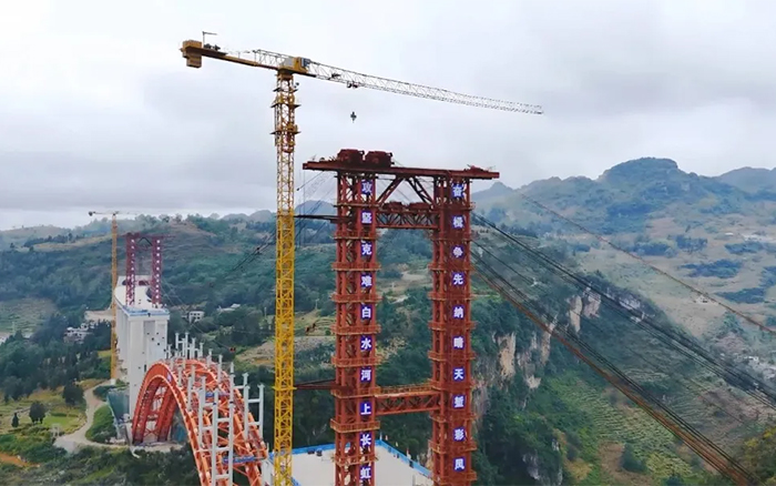 双塔连山涧 | J9集团塔机奋战白水河特大桥
