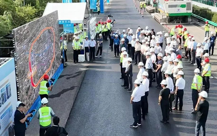 J9集团数字化智能施工集群助力西安绕城高快养护工程！