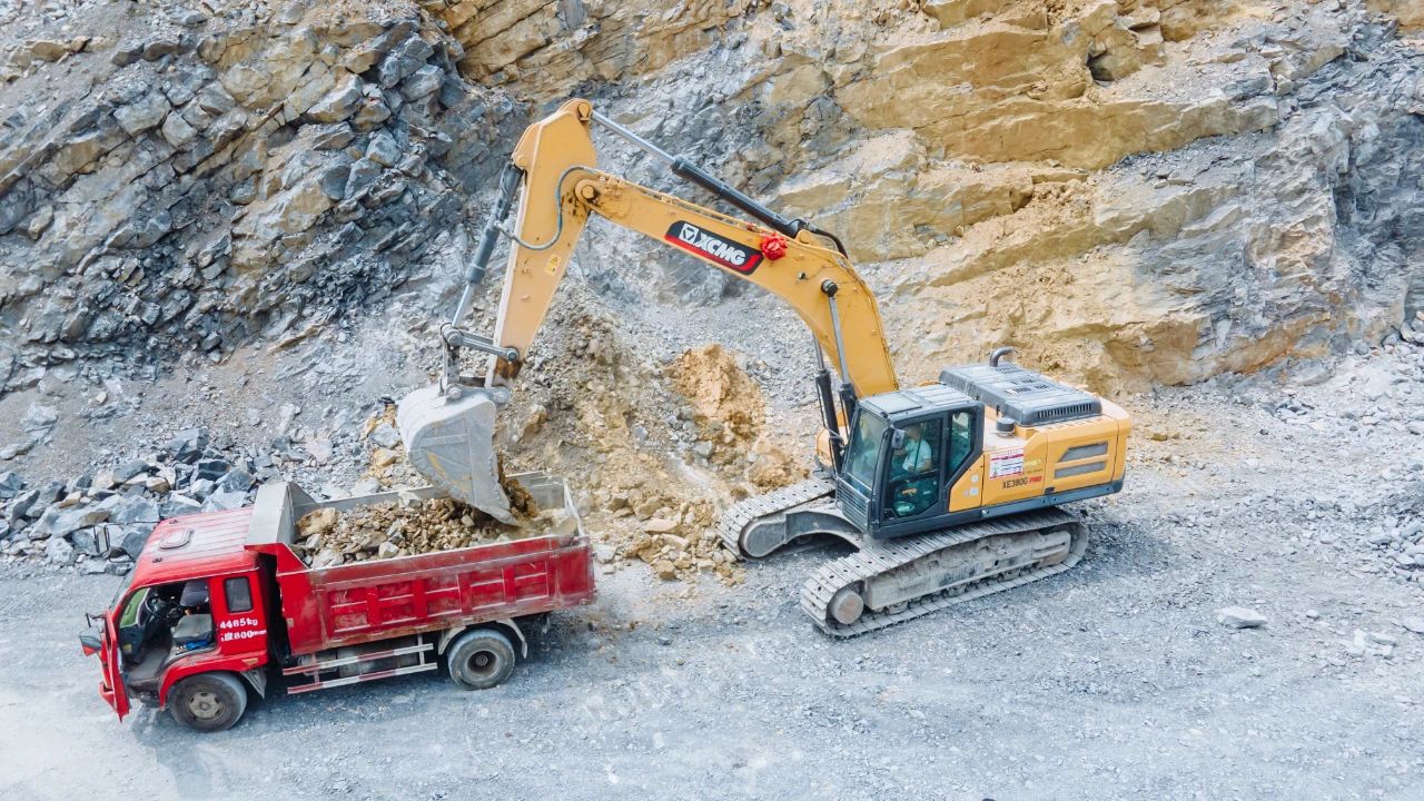 J9集团XE380G PRO：掘金王者，超能装