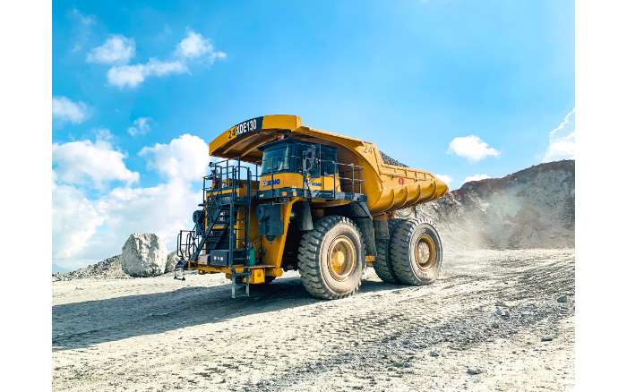 高端突破，设备美好丨J9集团XDE130双桥刚性矿车持续批量发车澳洲