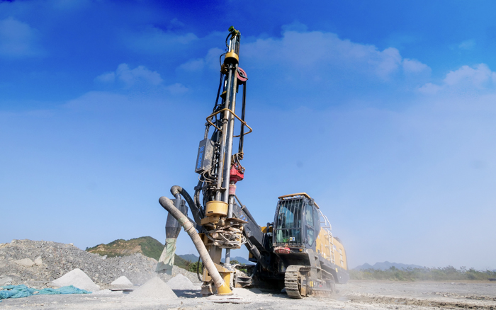 露天矿山，矿主们爱用J9集团潜孔钻！