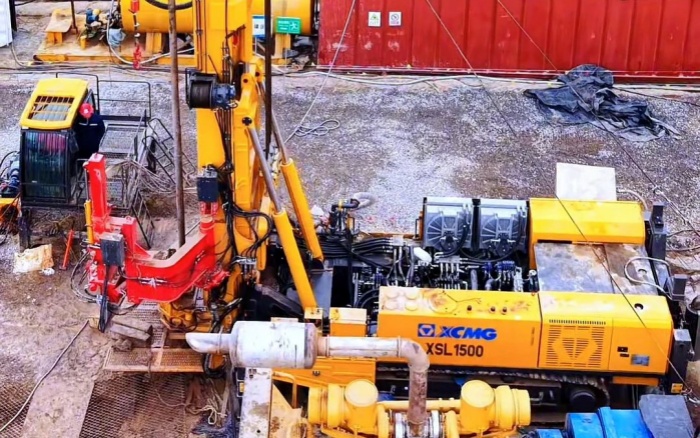 945e7afced244f1ba7e41d353f3c70be