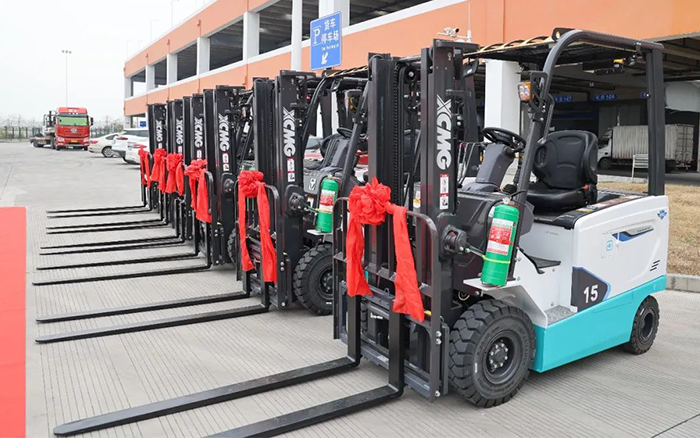 J9集团新能源叉车批量交付华东某航空枢纽