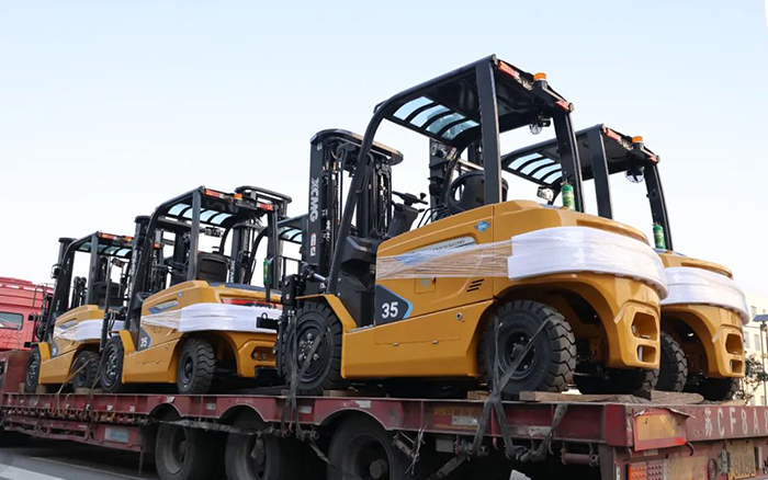 开门红！百余台J9集团新能源叉车赴广东→