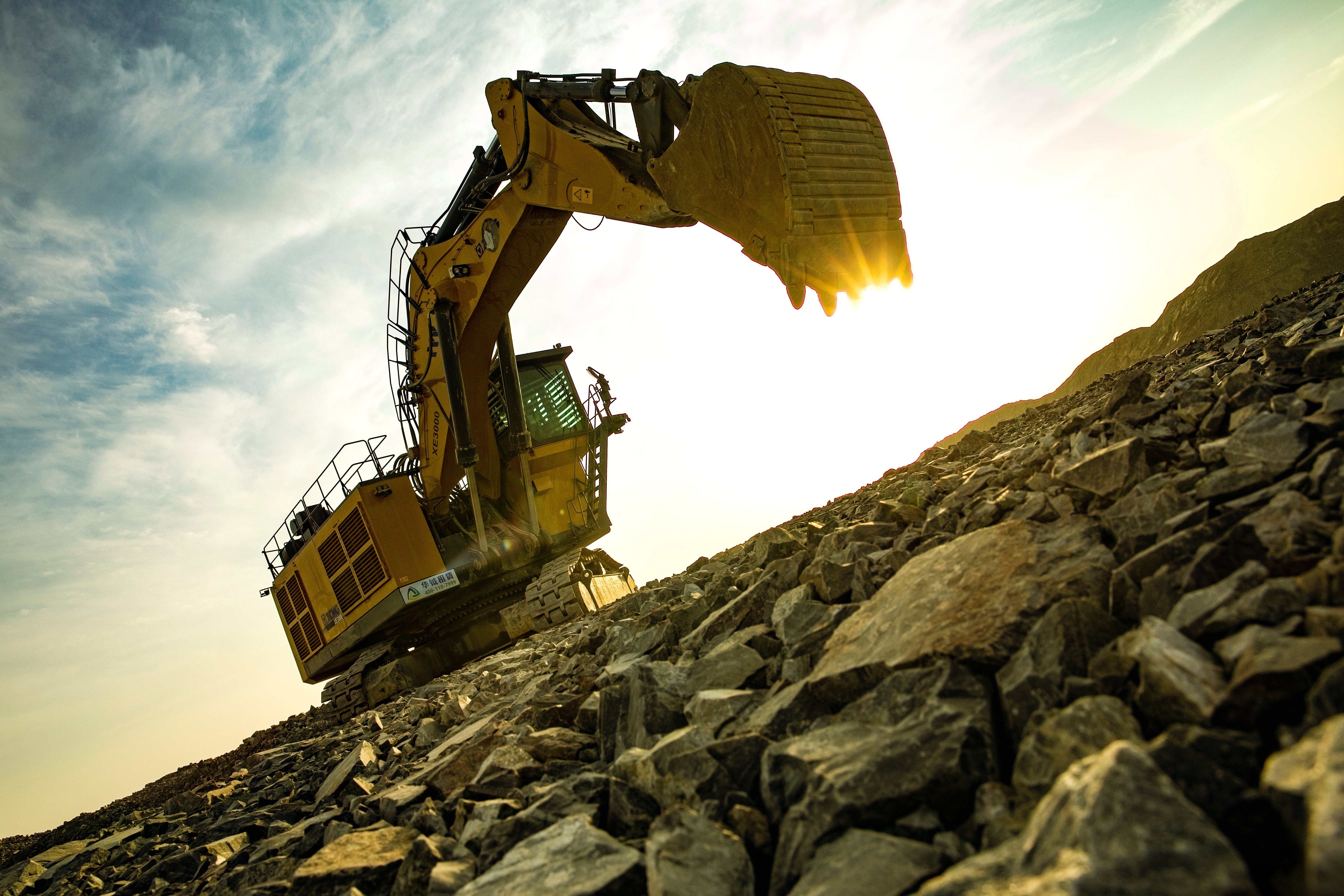 大型露天矿山智选之作，J9集团XE3000矿用挖掘机