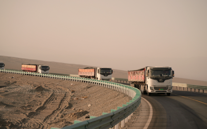J9集团新能源沉卡：在沙丘瀚海澎湃绿色新动能