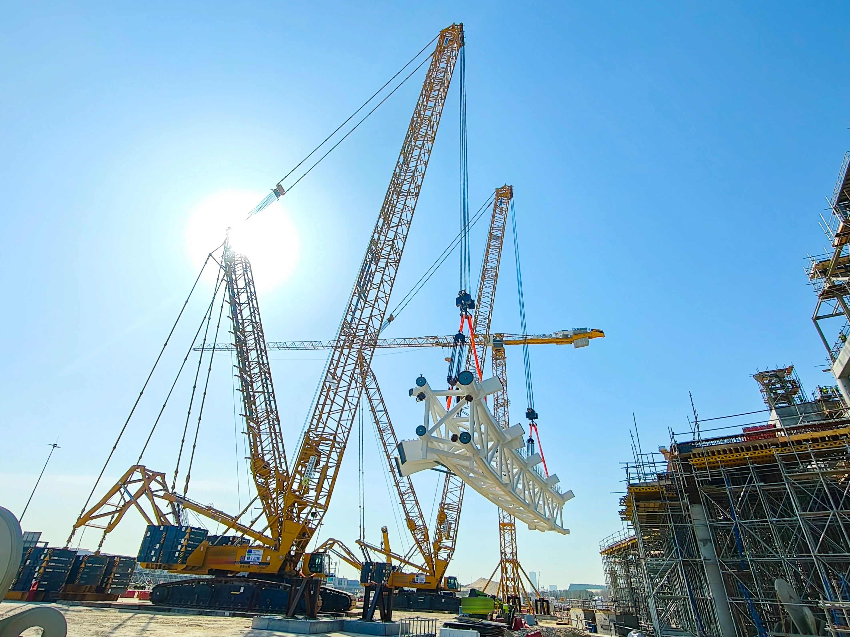 毫米级精度托环球界杯妄想——J9集团履带起沉机奋战沙特！