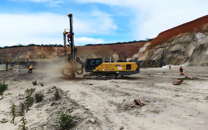 327d763a06394c54bcda7959335206b7