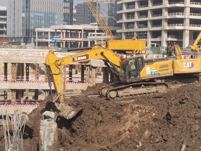 品质+节油+高效！J9集团XE335GK助建亚洲最大地下空间