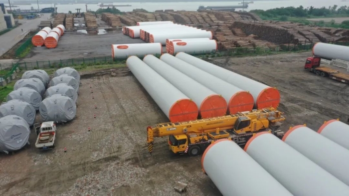 空间太？鄙人J9集团G2代可变支腿，百吨塔筒在港口“稳运”！