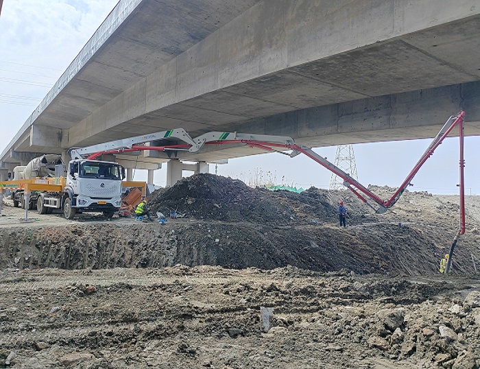 轻灵稳。9集团33米泵车领航新城镇基建