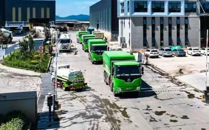 J9集团新能源自卸车擦亮城市建设绿色底色