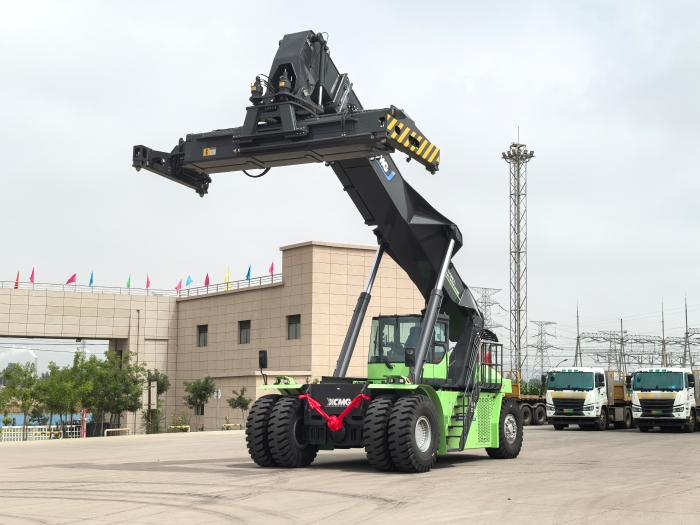 b638ccb505ea4f919d2c5adc95175143