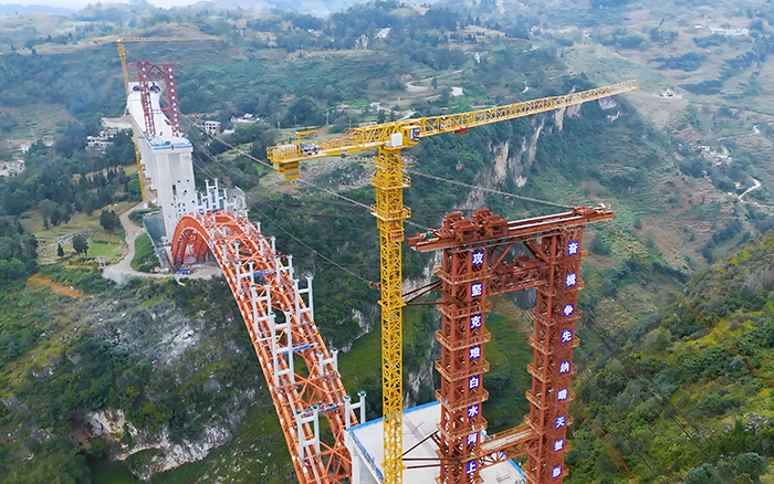 桥接黔西北 双塔连山涧 J9集团塔机奋战白水河特大桥