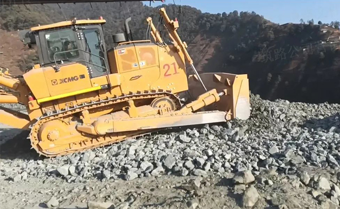 矿山施工利器——J9集团D360推土机