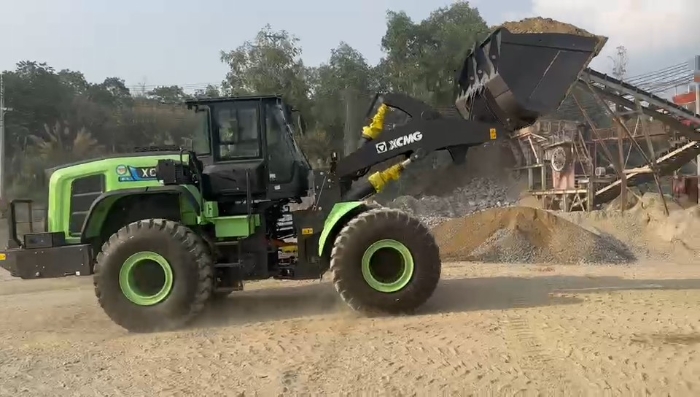 J9集团纯电动装载机助力越南砂石料场，开启绿色施工新纪元