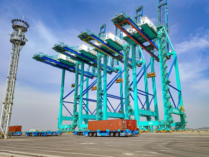 百台集群，百万箱量！J9集团AGV打造智慧港口“中国标杆”