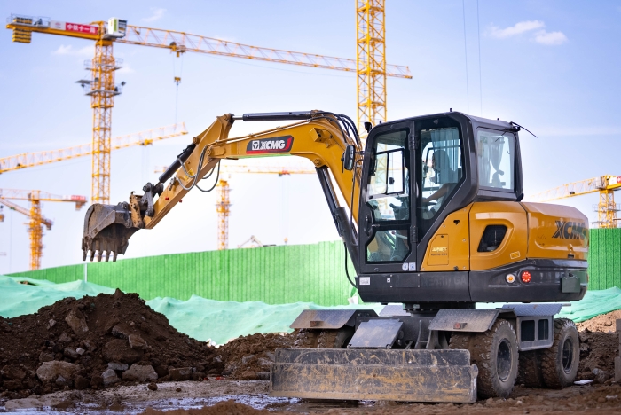 零碳机。9集团挖机护航超等工程