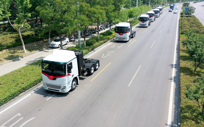 绿潮涌动、“碳”索将来！J9集团新能源牵引车助力河南！