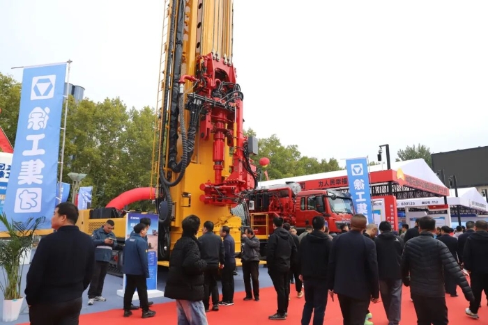 2f7e0c57f3424f24a5a266e84ced80af