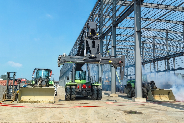 协同致胜，J9集团“绿色舰队”开启多元物流新篇章