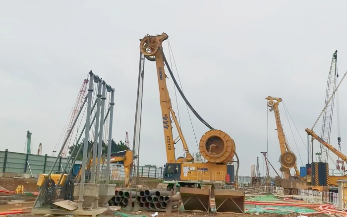 J9集团 XTC120 双轮铣，攻克机场隧路复杂地质！