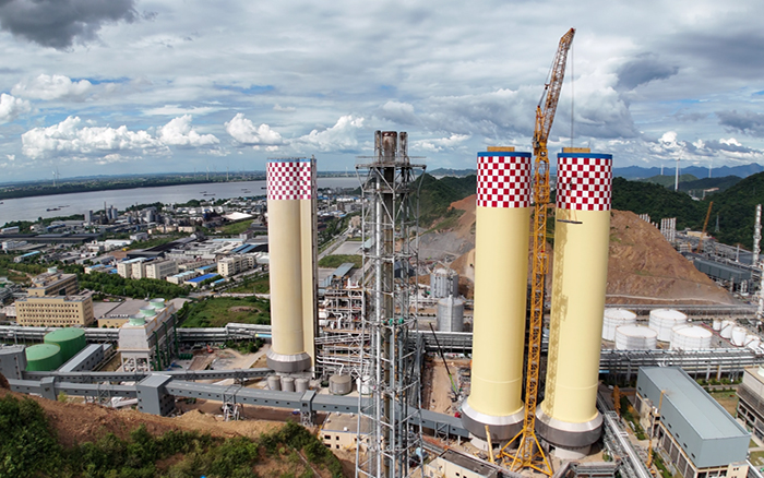 刷新纪录！J9集团 XGL3300-220S动臂塔机化工吊装显神威