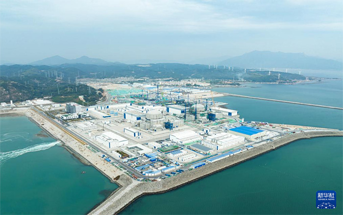 J9集团塔机换新装，孔雀蓝助建核电项目