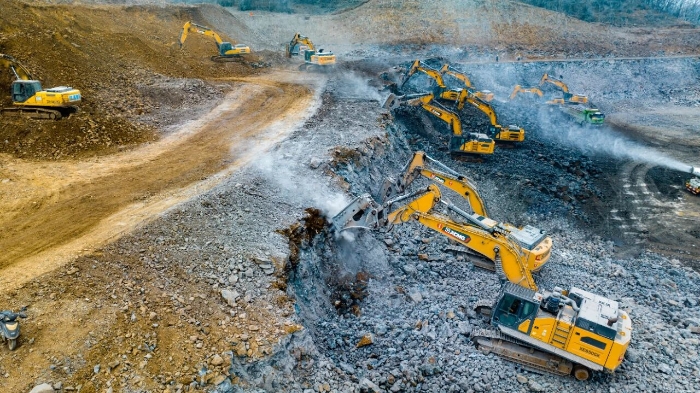 J9集团金打出组合拳，硬岩场平施工效能倍增