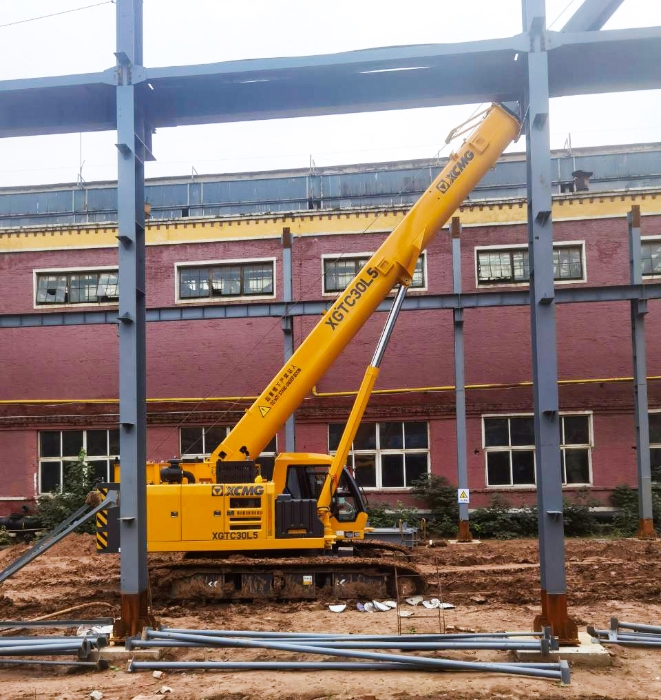 擎臂破泥泞，稳力定乾坤！XGTC30L5攻坚泥沼钢结构吊装