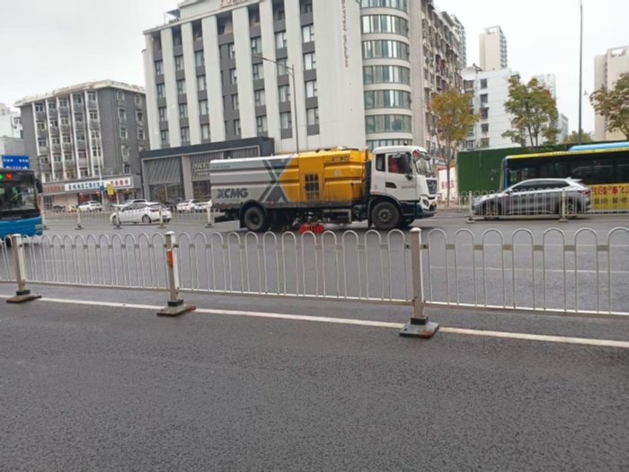 六年品质见证硬核实力，J9集团18吨洗扫车获本地客户点赞！