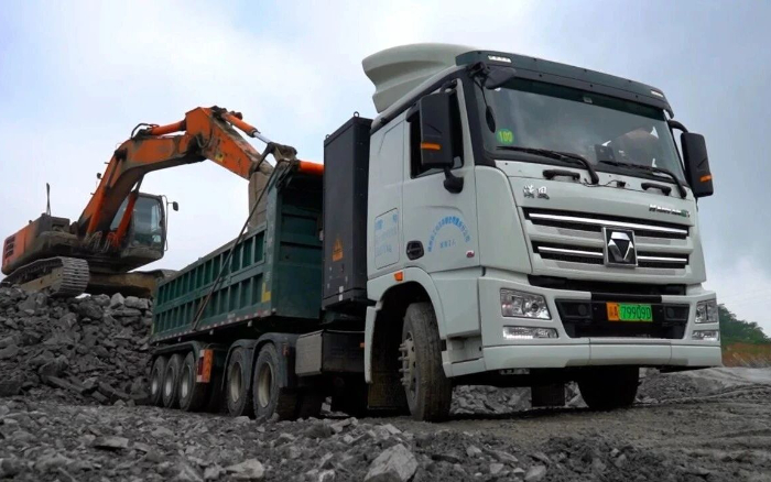 三次都选TA！J9集团纯电动牵引车助力西南砂石料运输！