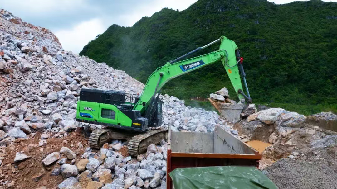 广西“石料大户”亲测：J9集团XE380EV电挖，年省六七成！