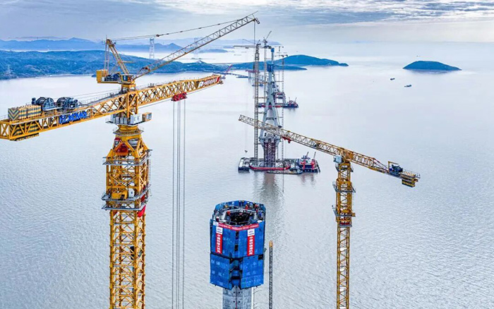 世界级跨海工程，双主塔封顶